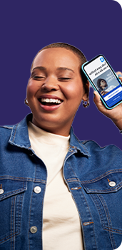 Mulher com o Cartão Porto Bank